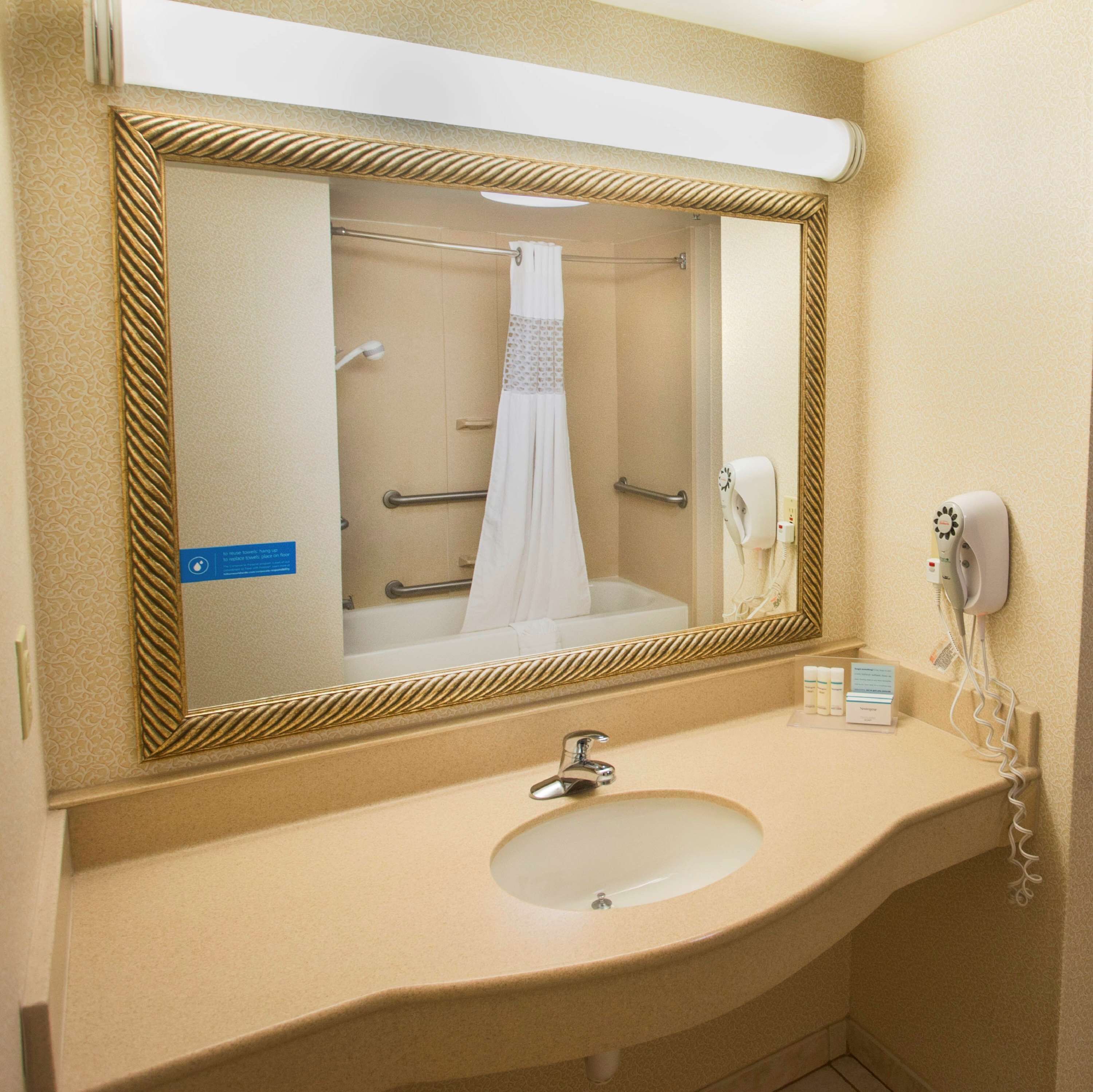 studio, 1 king bed, accessible, non smoking | premium bedding, in-room safe, desk, blackout curtains