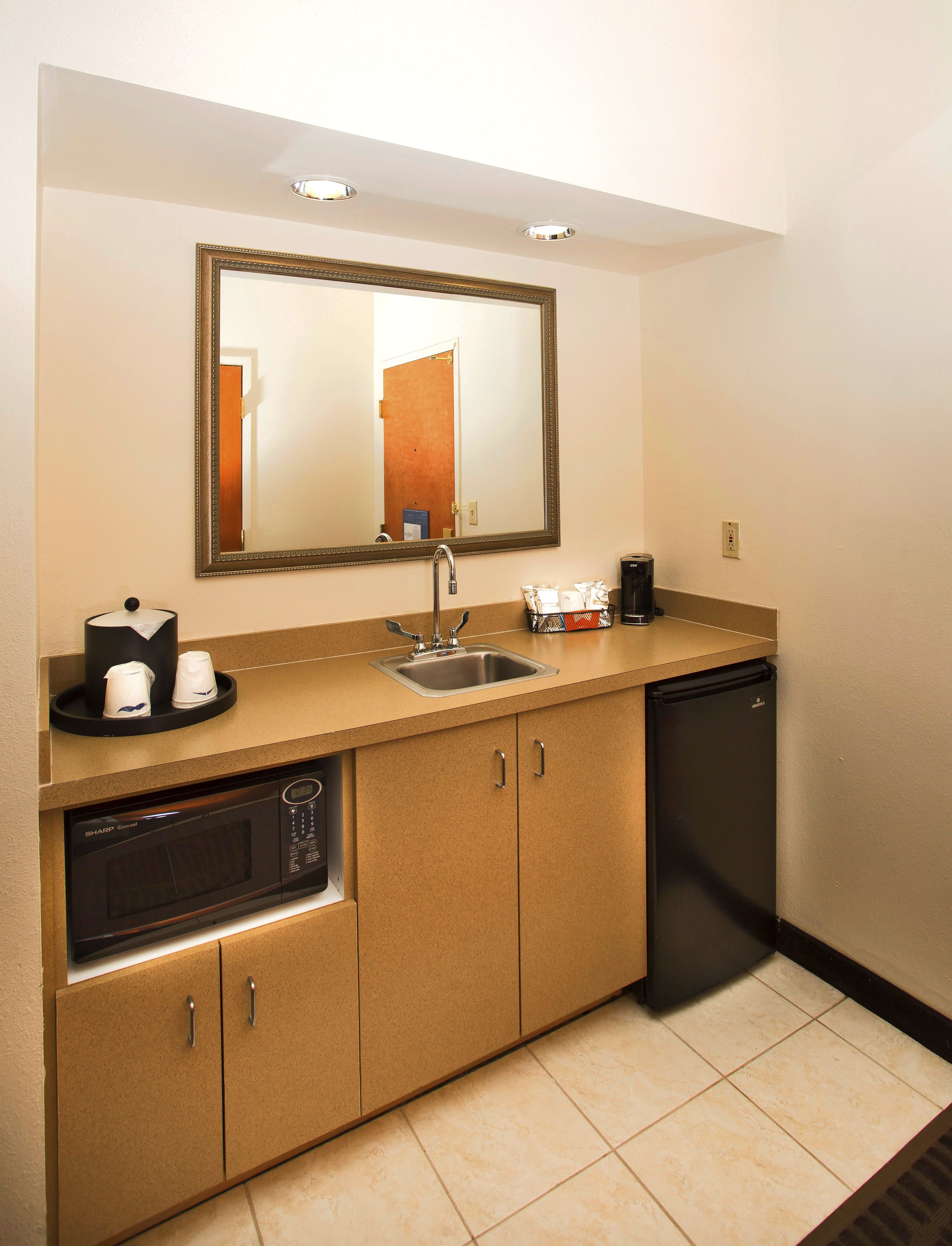 studio, 2 queen beds, accessible, non smoking | private kitchenette | fridge, microwave, coffee/tea maker