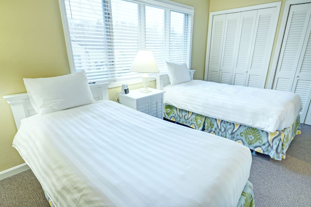 Superior Condo, 2 Bedrooms