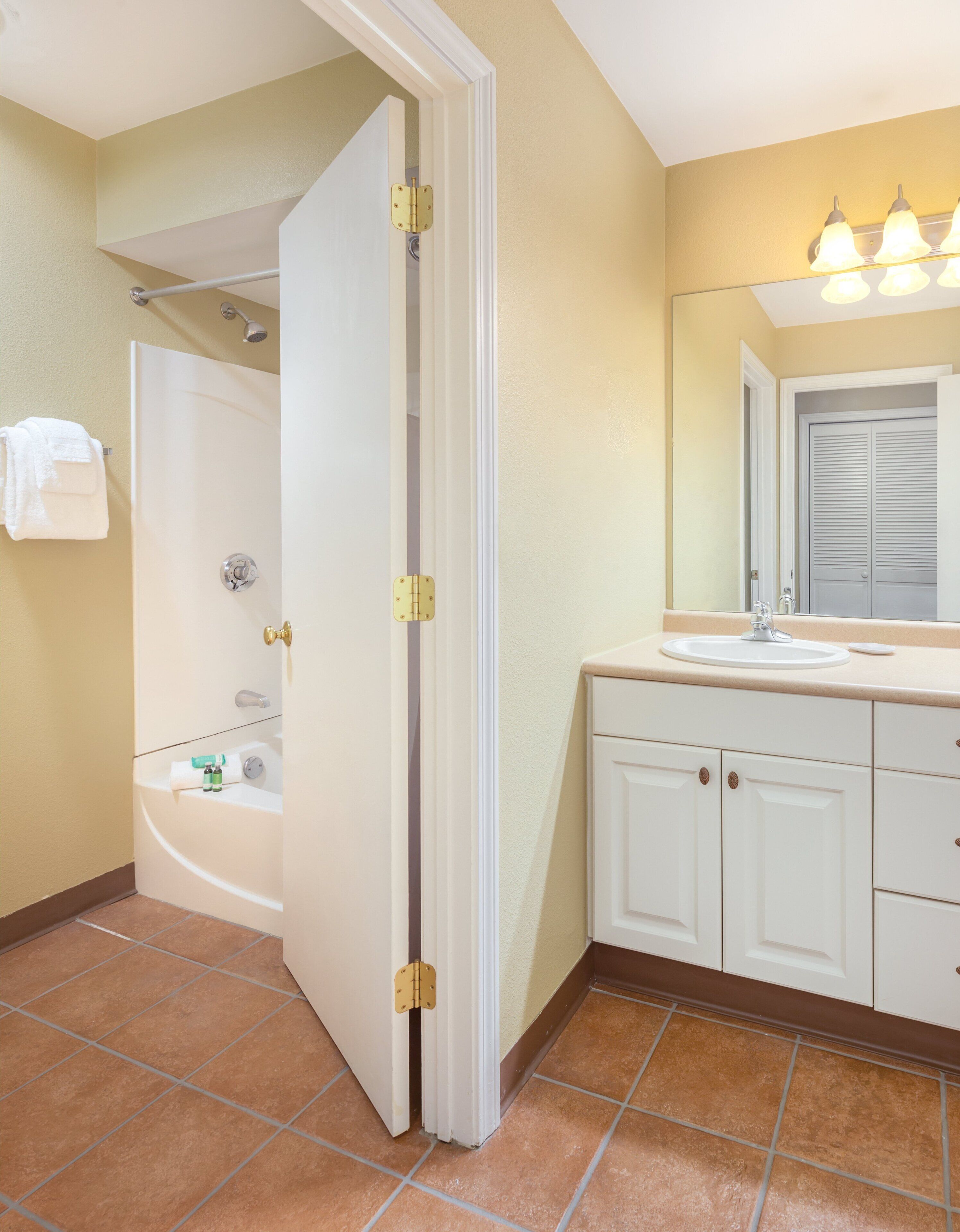 deluxe condo, 2 bedrooms | property amenity