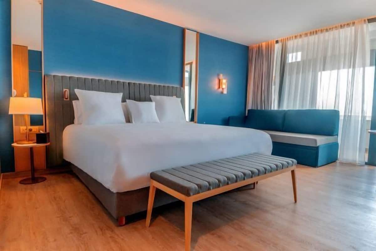 Premium bedding, minibar, in-room safe, desk