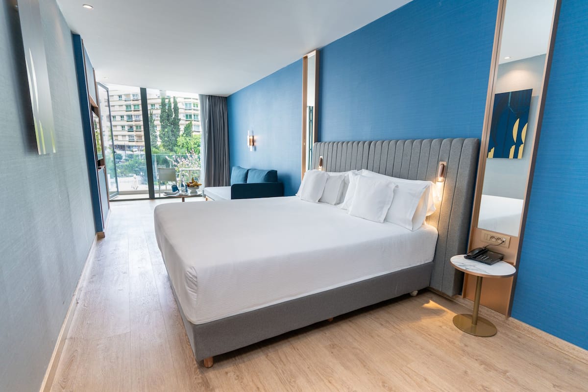 Premium bedding, minibar, in-room safe, desk