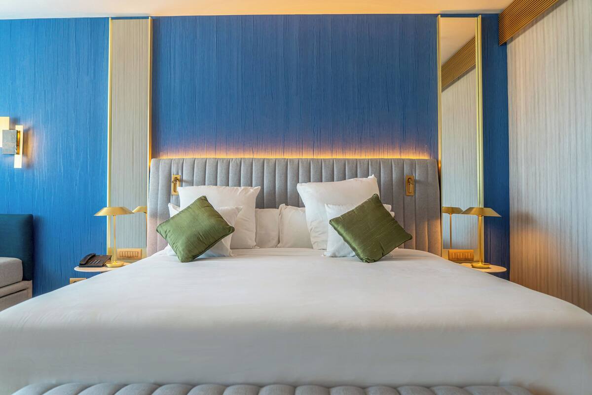 Premium bedding, minibar, in-room safe, desk