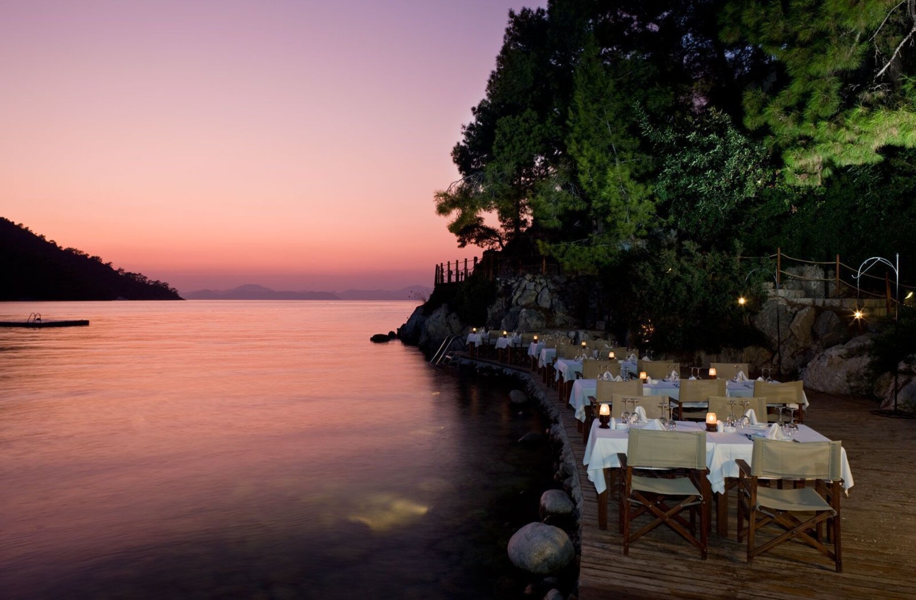 3 restaurants; breakfast, lunch, and dinner served