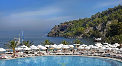 Hillside Beach Club