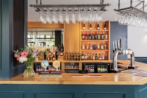 Bar (on property) - The George Hotel (Hexham)