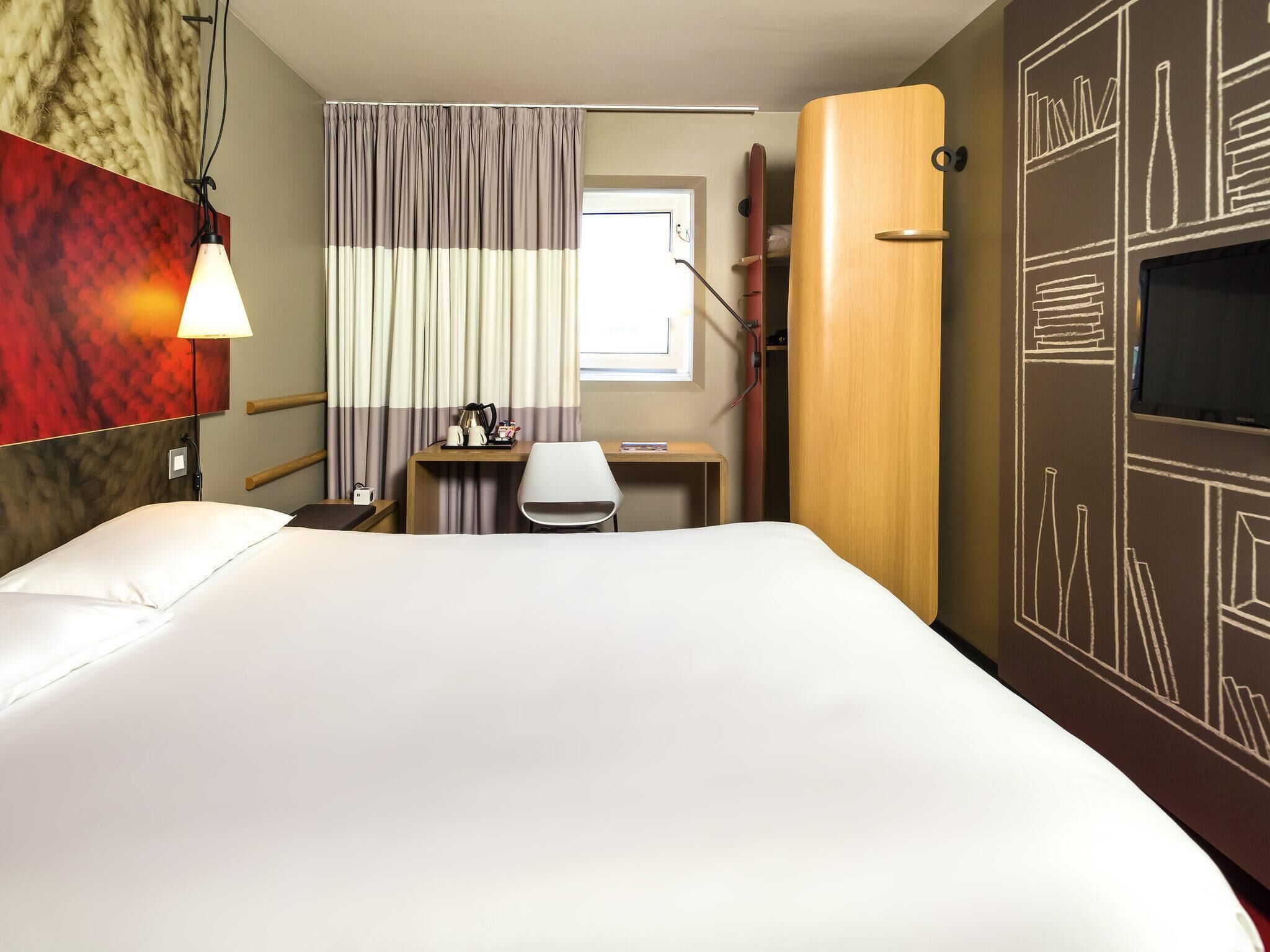 Room, 1 Double Bed, Accessible | In-room safe, desk, laptop workspace, blackout drapes