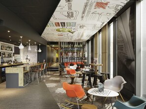 Dinner served, international cuisine - ibis London Excel Docklands (London)