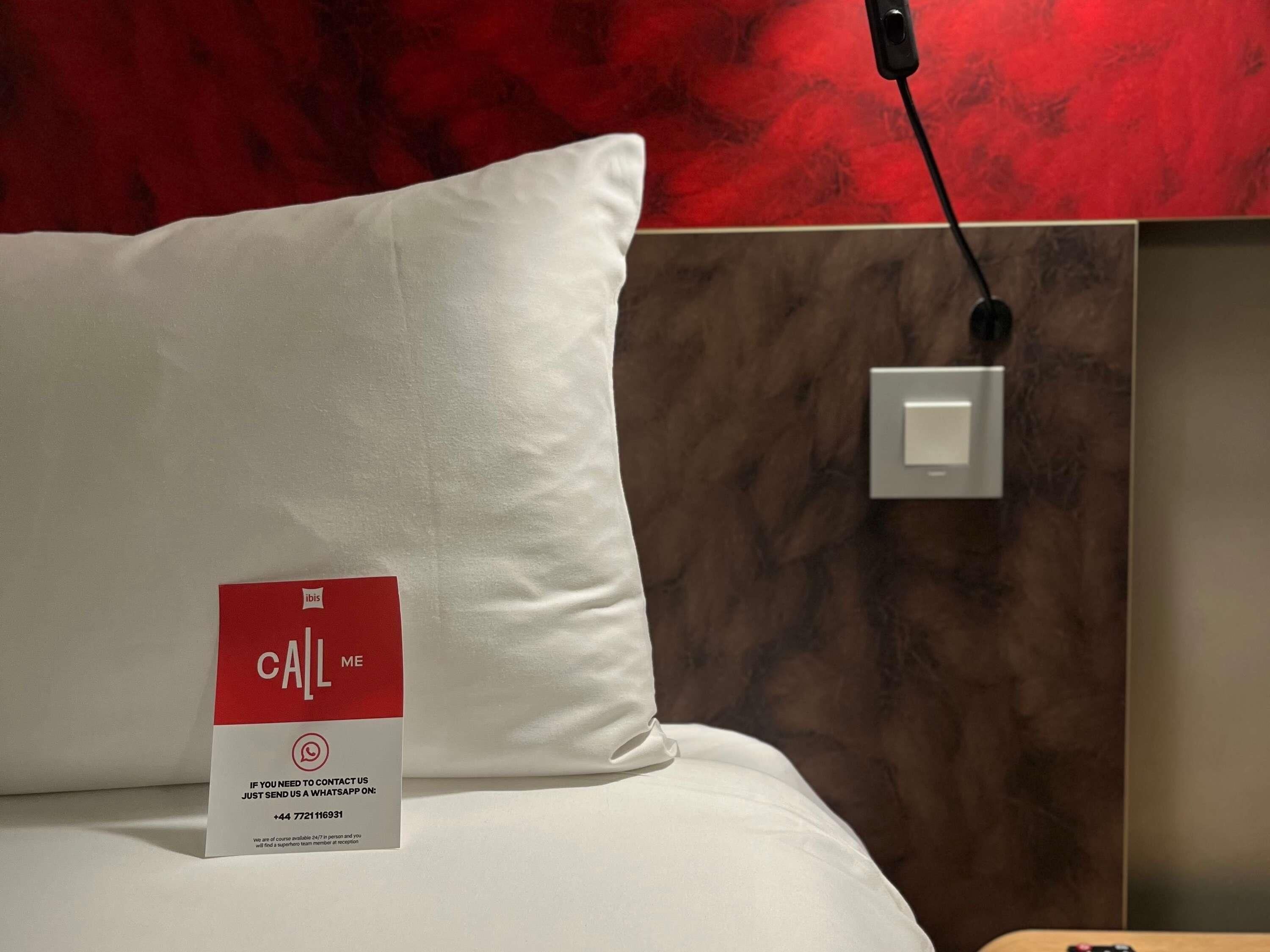 Premium Room, 1 Double Bed | In-room safe, desk, laptop workspace, blackout drapes