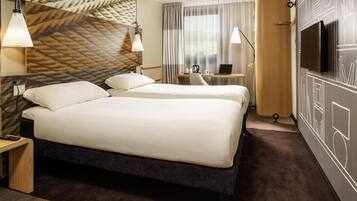 Twin Room, 2 Twin Beds, Accessible | In-room safe, desk, laptop workspace, blackout drapes