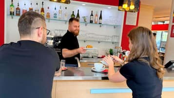 Bar (in der Unterkunft)
