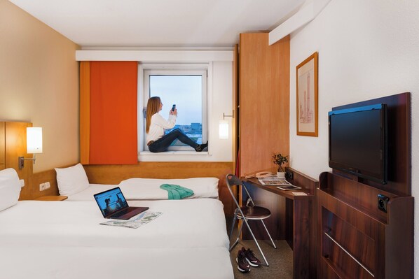 Room, 2 Twin Beds | Desk, blackout drapes, iron/ironing board, free WiFi - ibis Praha Mala Strana (Prague)