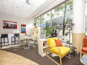 Lobby sitting area - ibis Praha Mala Strana (Prague)