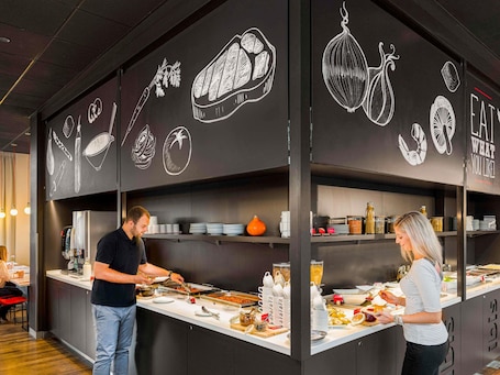 Desayuno buffet diario (CZK 300 por persona)