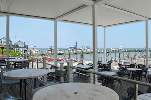 2 restaurants, breakfast, lunch, dinner served; soul food  - Rod 'N' Reel Resort (Chesapeake Beach)