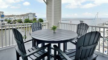 Standaard kamer, 1 slaapkamer, balkon, op het water | Uitzicht vanaf balkon