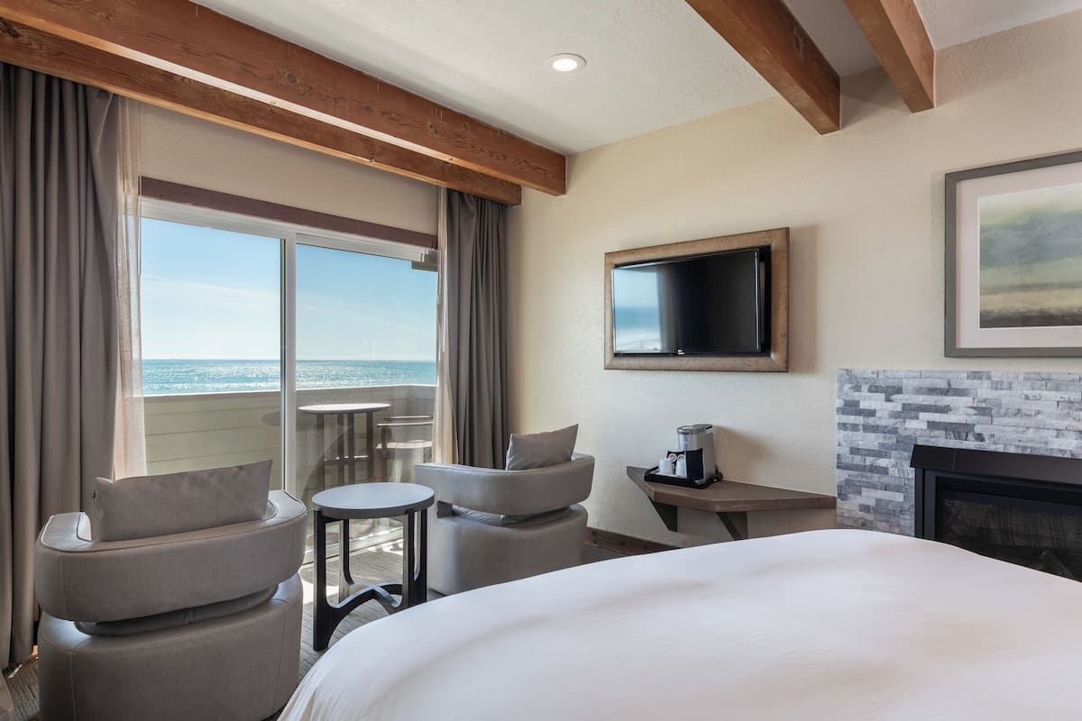 Deluxe Room, 1 Queen Bed, Ocean View (La Luna) | 1 bedroom, iron/ironing board, free WiFi, bed sheets