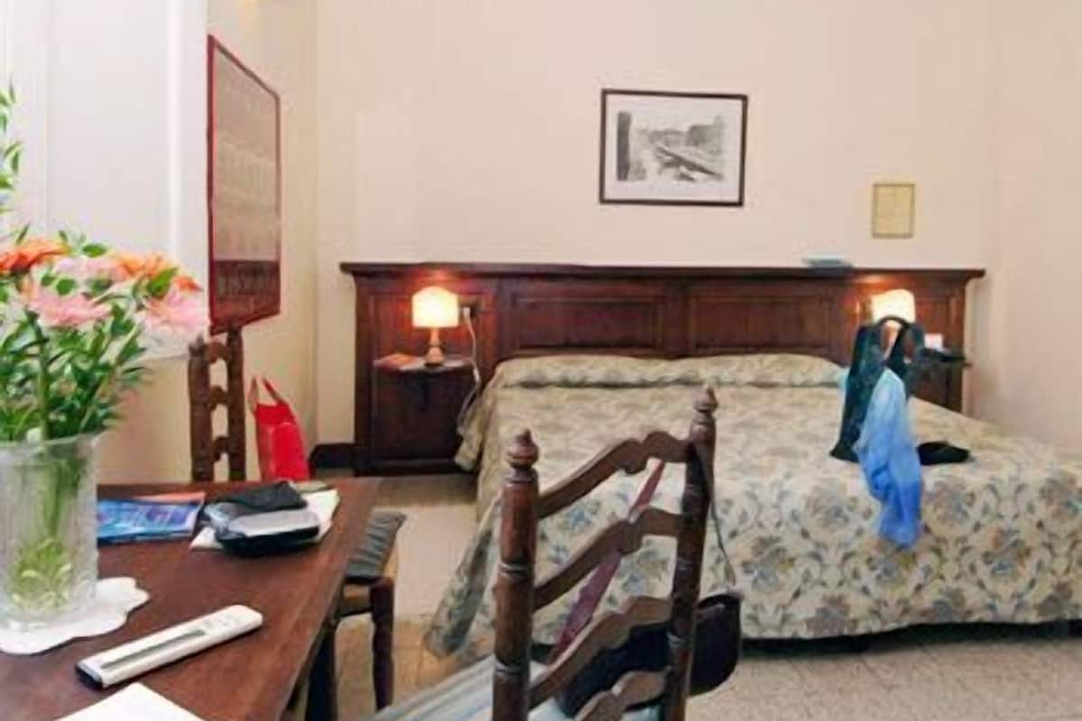 Triple Room | In-room safe, desk, soundproofing, iron/ironing board (on request)