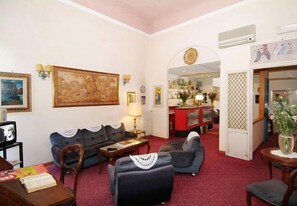 26-inch LCD TV with digital channels, TV - Milu Boutique Hotel (Florence)