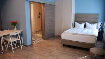 Ropa de cama de alta calidad, cubrecamas y minibar