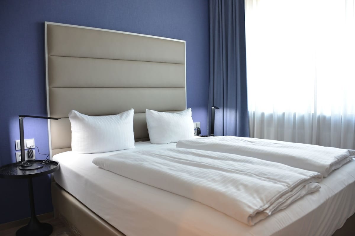 Premium bedding, down comforters, minibar, in-room safe