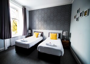 Double or Twin Room | Egyptian cotton sheets, premium bedding, individually decorated - McInnes House rooms with breakfast (Kingussie)