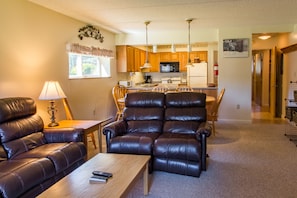 Standard Condo, 2 Bedrooms | Bathroom | Towels