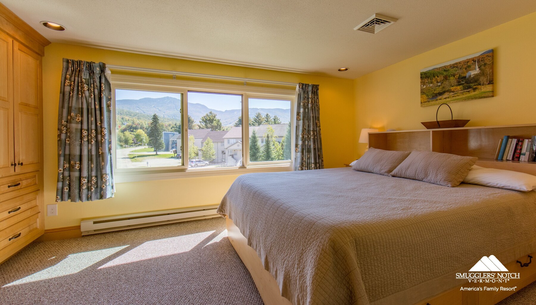 Laptop workspace, blackout curtains, iron/ironing board, free WiFi