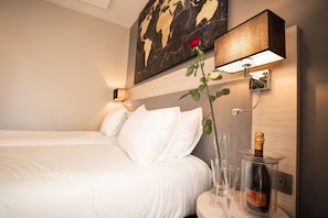 Superior Double or Twin Room | In-room safe, blackout drapes, iron/ironing board, free WiFi - Hôtel Univers (Nice)