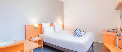 Bureau, rideaux occultants, fer et planche à repasser, Wi-Fi gratuit