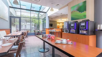 Daily buffet breakfast (EUR 13.9 per person)