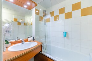 Tab mandi, kelengkapan dandanan diri percuma, pengering rambut 