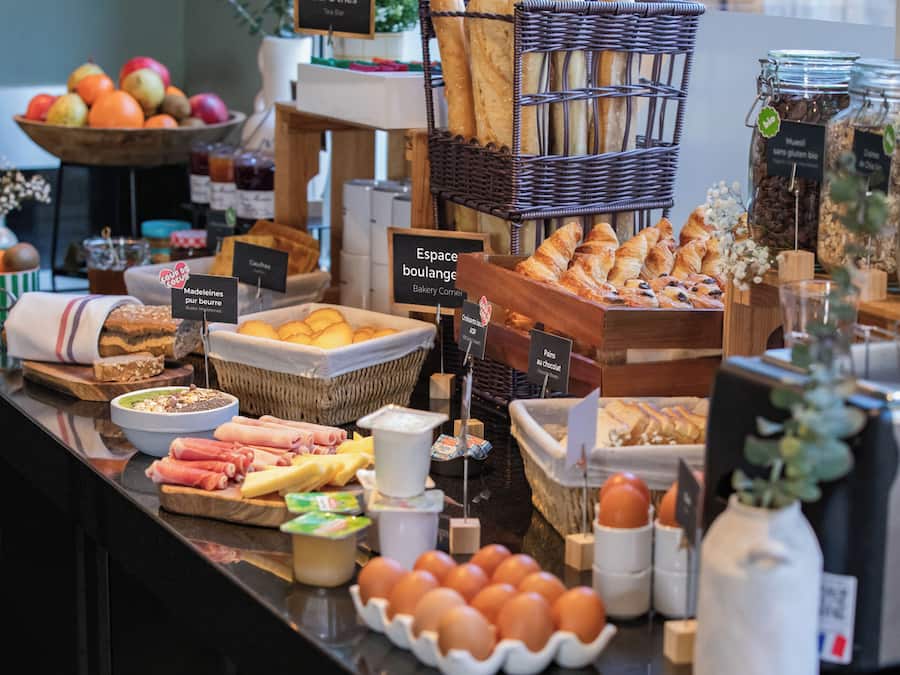 Dagelijks ontbijtbuffet (EUR 13.9 per persoon)