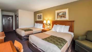 Kamer, 2 queensize bedden, roken | Een bureau, gratis wifi, beddengoed