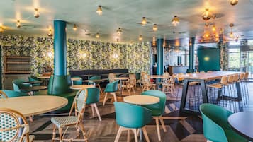 Petit déjeuner à emporter (15 EUR par personne)