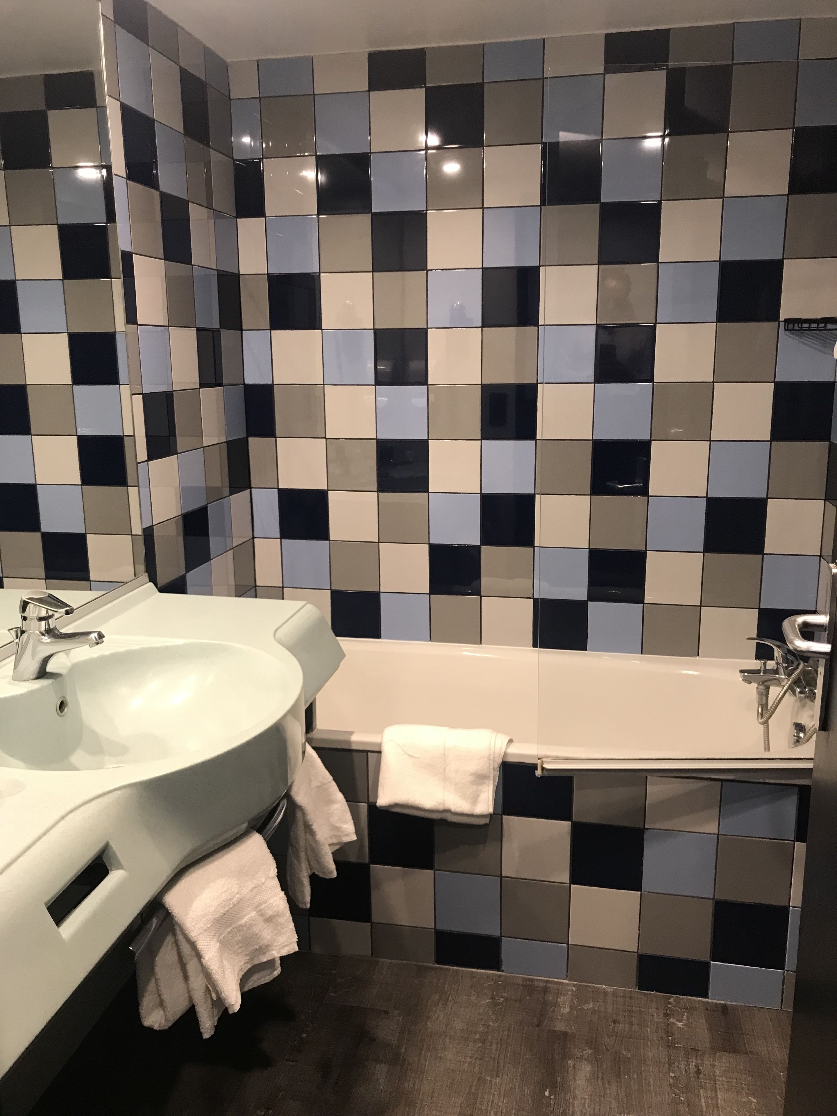 deep-soaking bathtub, free toiletries, hair dryer, towels