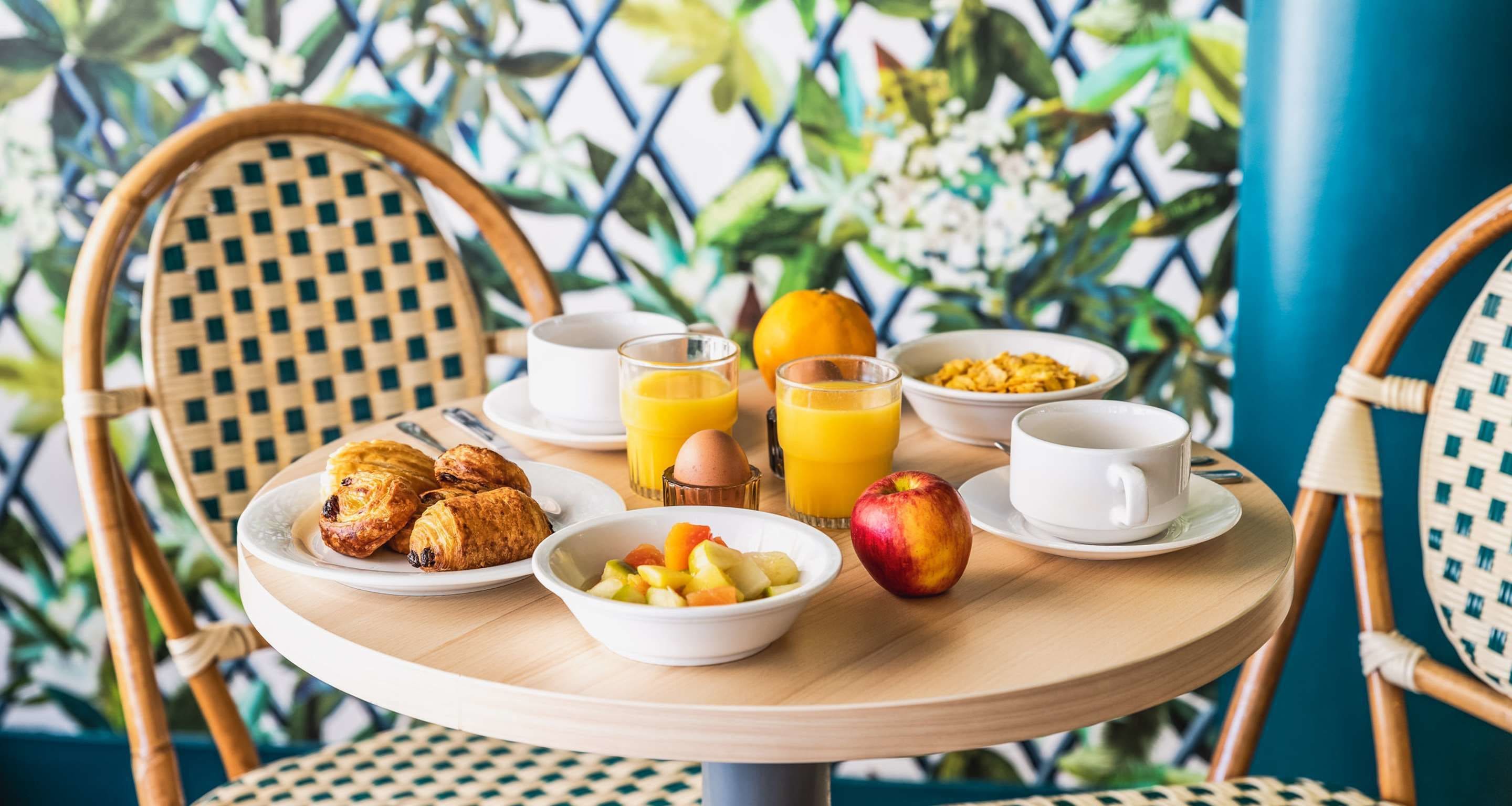 daily to-go breakfast (eur 15 per person)
