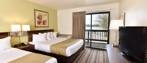 Standaard kamer, 2 queensize bedden, uitzicht op meer | Een strijkplank/strijkijzer, reisbedje, extra bedden (toeslag), wifi