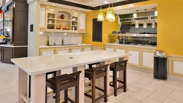 Daily cooked-to-order breakfast (USD 14.95 per person)