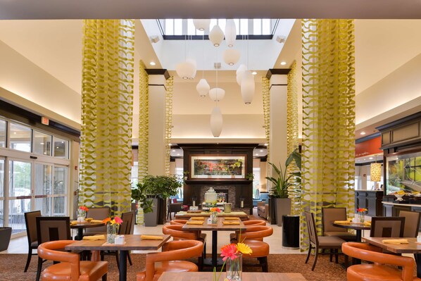 Breakfast and dinner served, American cuisine - Hilton Garden Inn Indianapolis/Carmel (Carmel)