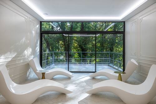Couples treatment rooms, sauna, steam room, body treatments