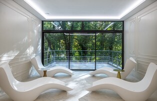 Couples treatment room(s), sauna, steam room, body treatments