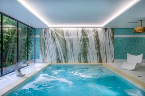 Couples treatment room(s), sauna, steam room, body treatments