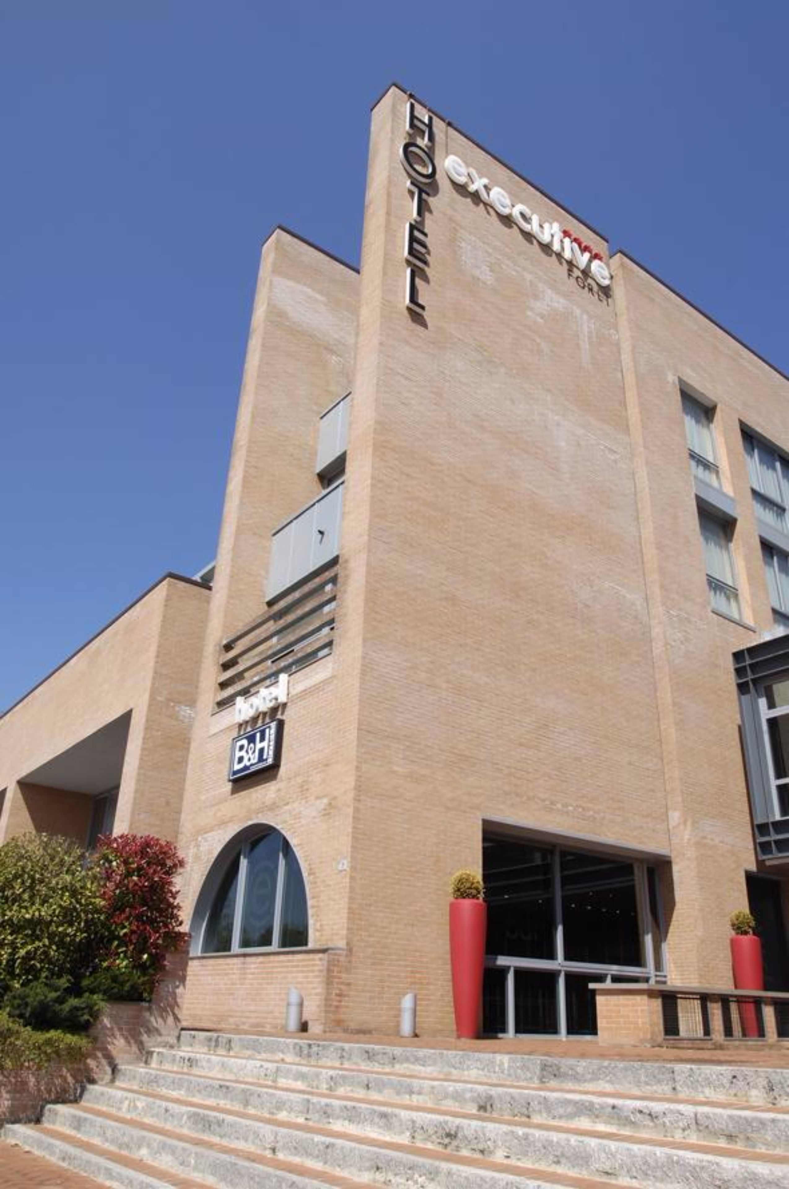 Photo - Executive Hotel