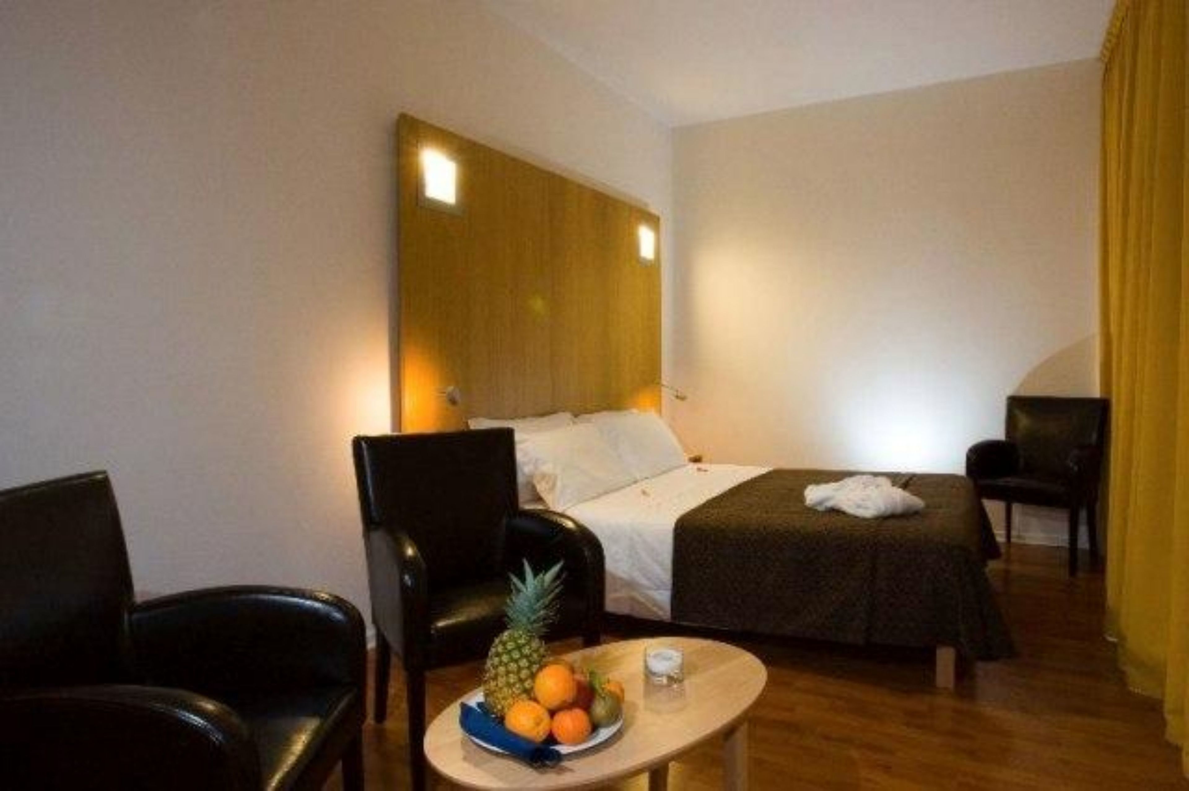 Photo - Executive Hotel