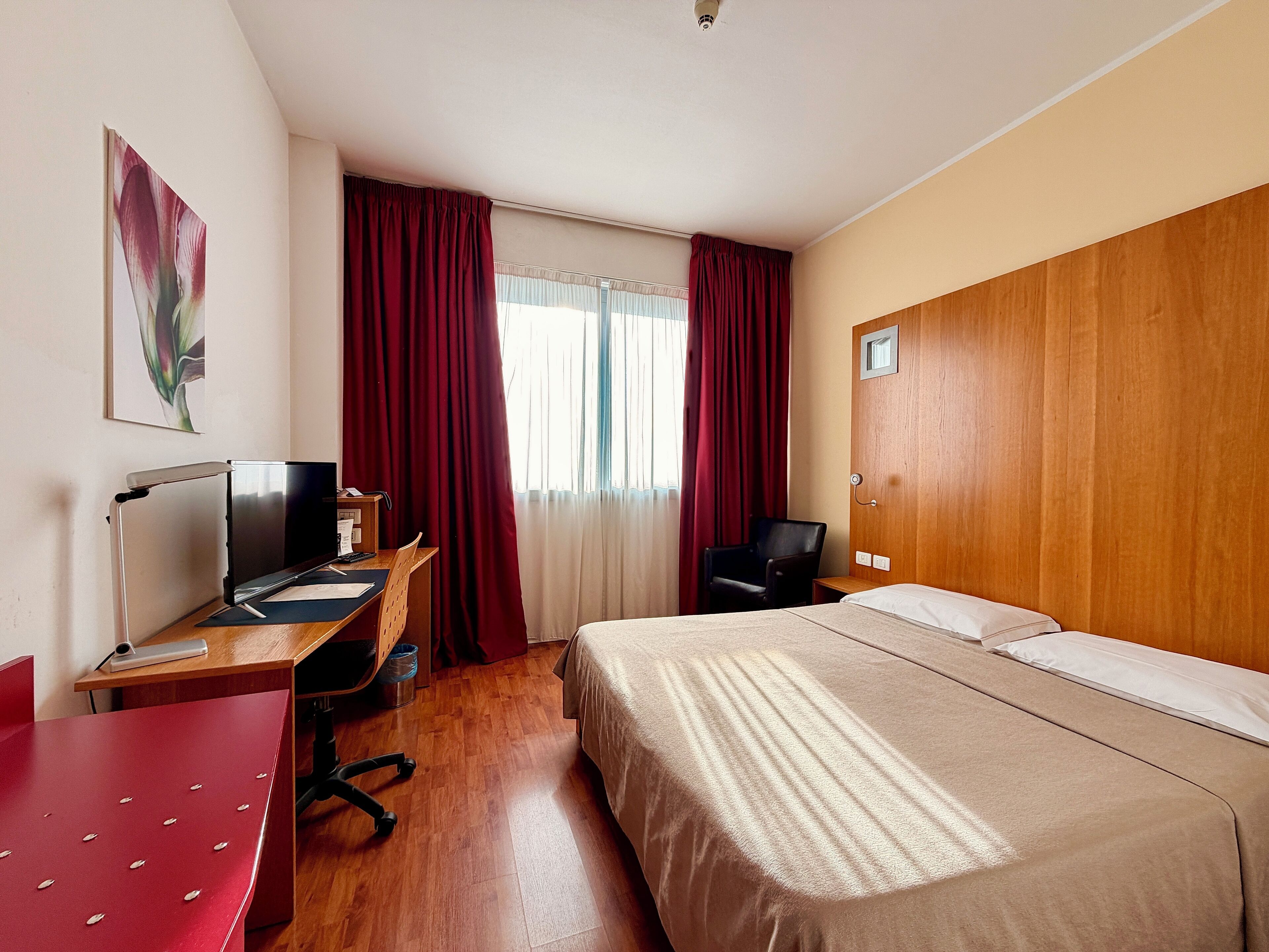 Minibar, coffre-fort, bureau, rideaux d’obscurcissement