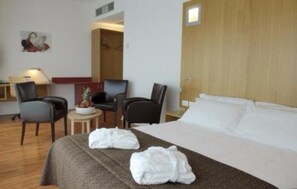 Deluxe Room, 1 Queen Bed