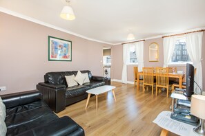 Standard Apartment, 2 Bedrooms | Living room | TV, DVD player