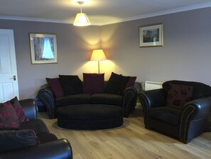 Standard Apartment, 2 Bedrooms | Living area | TV, DVD player - Hot-el-Apartments Canon Court (Edinburgh)