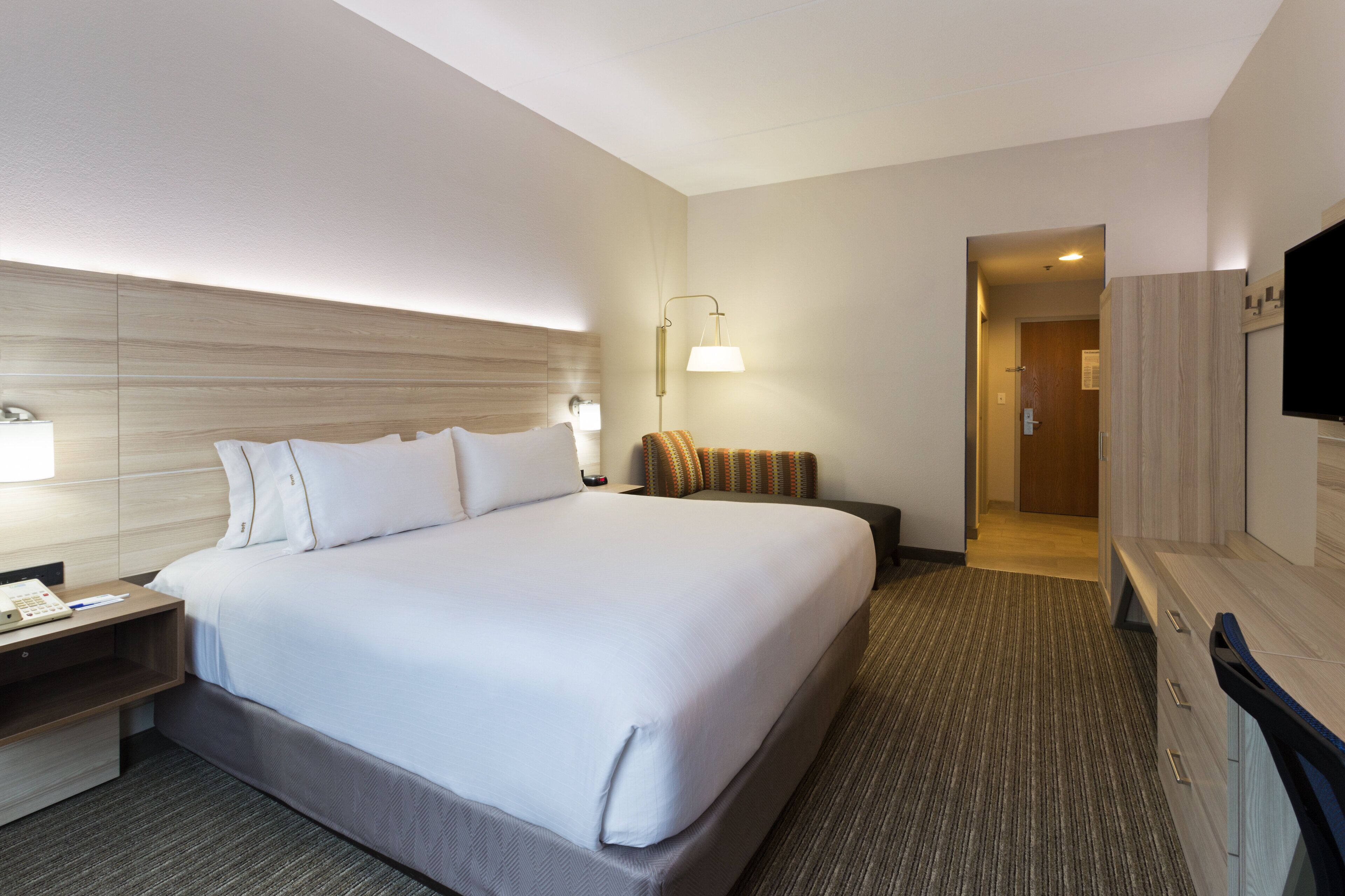 Premium bedding, in-room safe, desk, blackout drapes